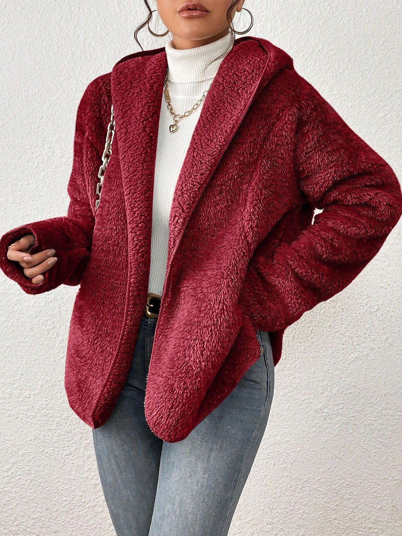 Casaco Teddy Feminino com Capuz e Bolso