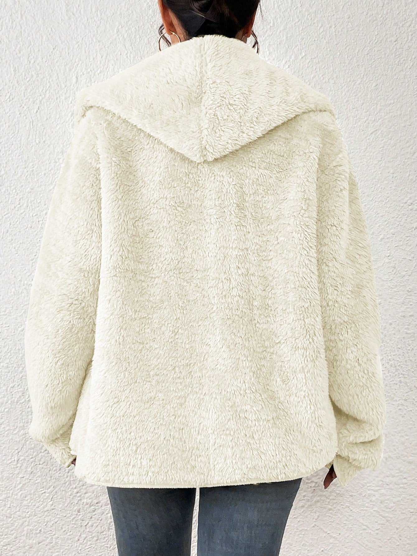 Casaco Teddy Feminino com Capuz e Bolso