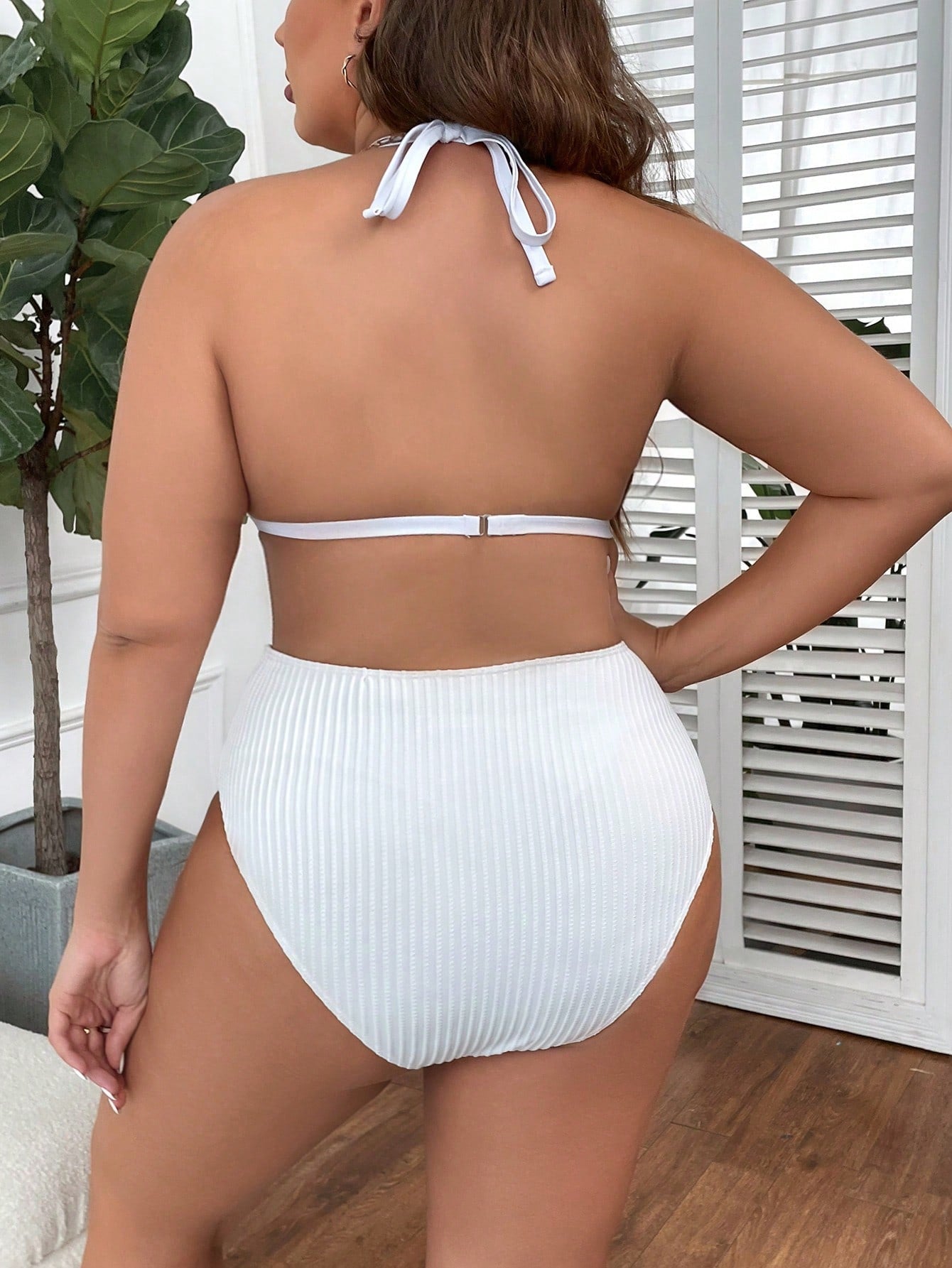 Biquíni Feminino com Textura Canelada e Detalhe com pérolas