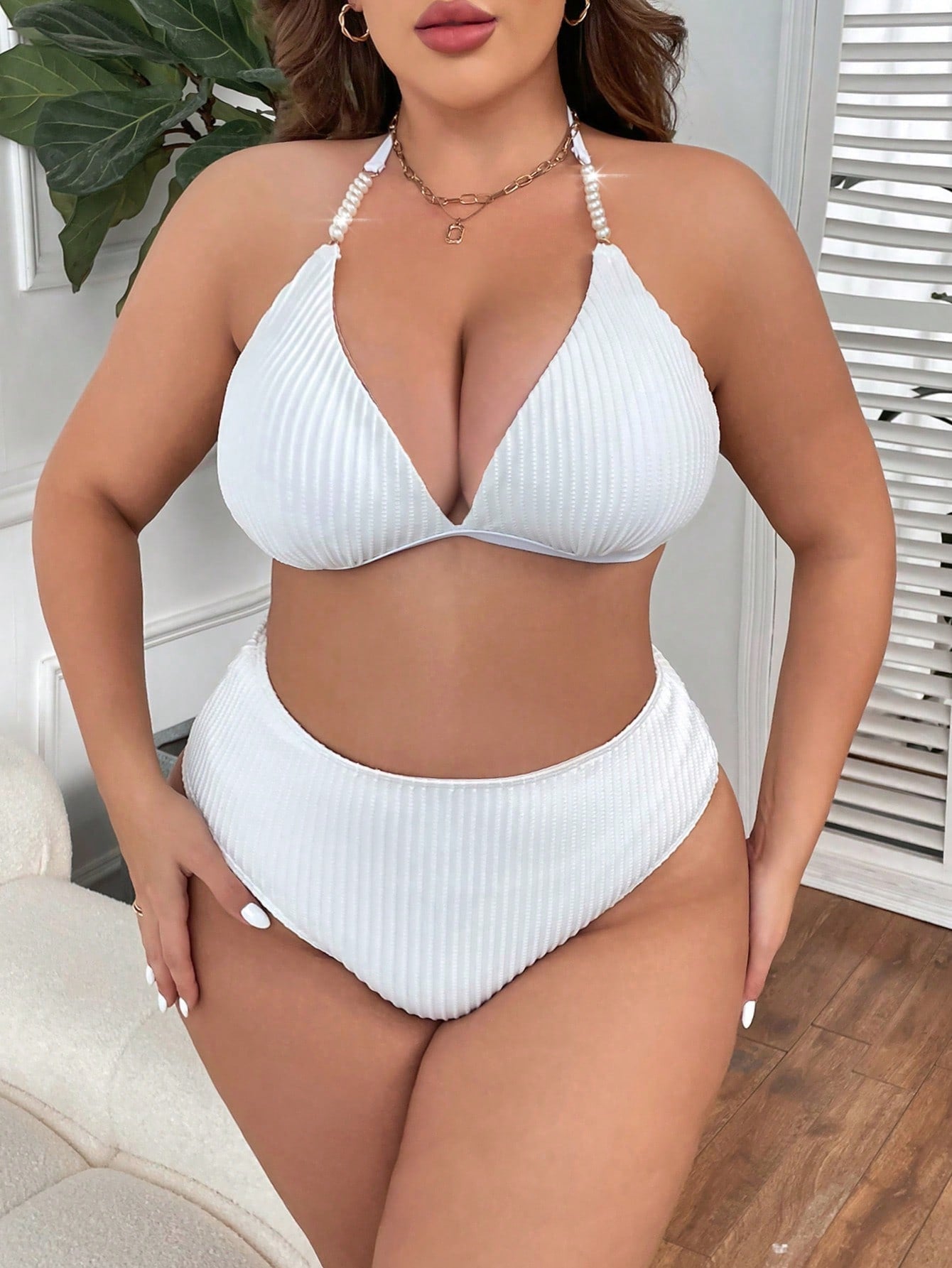 Biquíni Feminino com Textura Canelada e Detalhe com pérolas